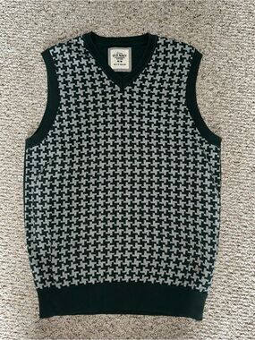 Old Navy Men's Black and Gray Houndstooth Knit Vest